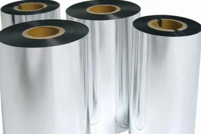 Ribbon é o suprimento utilizado para impressão digital em impressoras de transferência térmica (tipo Zebra e Argox). É muito utilizado na indústria para impressão de dados variáveis, códigos de barras, tabelas nutricionais, tags para roupas, etc. Existem 3 tipos disponíveis para Impressoras Térmicas: Ribbon Cera, Ribbon Resina e Ribbon Misto (Cera/Resina).